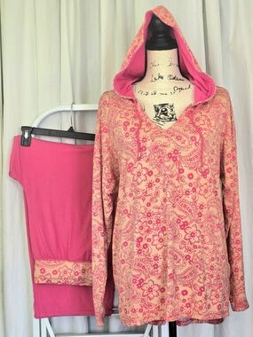 Comfort Code by Cuddl Duds 2 Pc Lounge Set Pink Paisley Hoodie & Cropped Pants